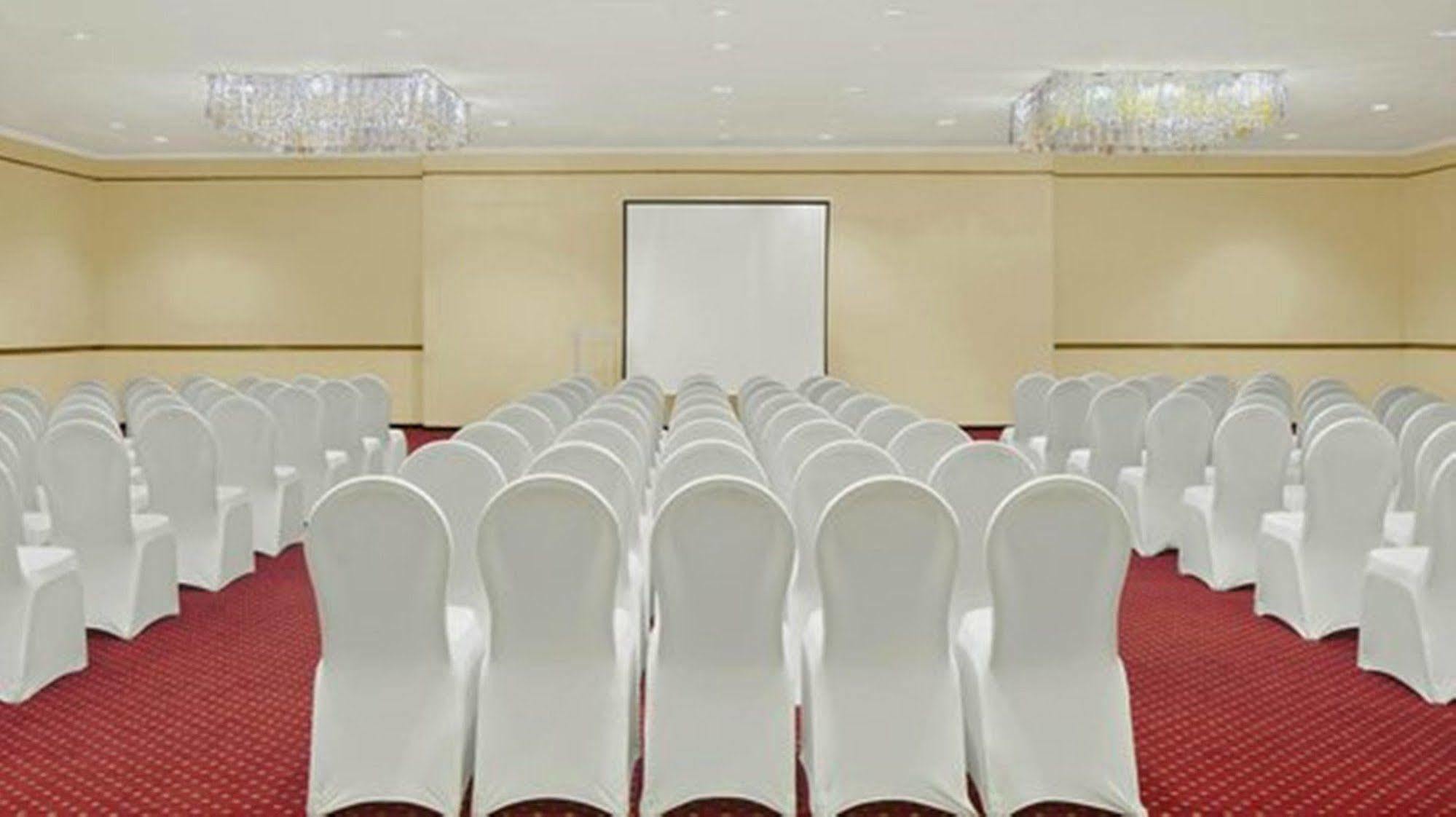 Encore Lagos Hotels And Suites Isolo Exterior photo